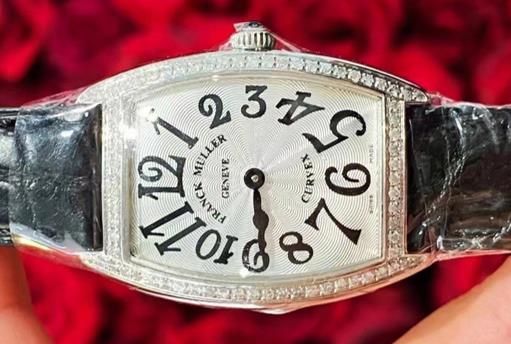 法穆蘭手表表帶應(yīng)該如何清洗（手表表帶清洗方法）（圖）