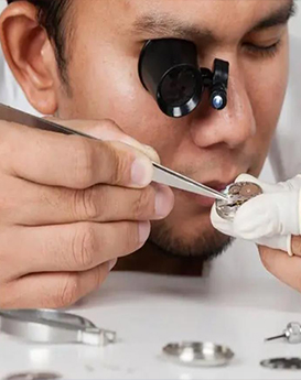 詹姆士·布朗-武漢法穆蘭維修服務(wù)中心制表師